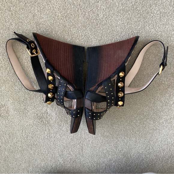 “RACHEL Rachel Roy” Sandals, wedge heel, leather straps with gold studs, Size 8 - Picture 3 of 8